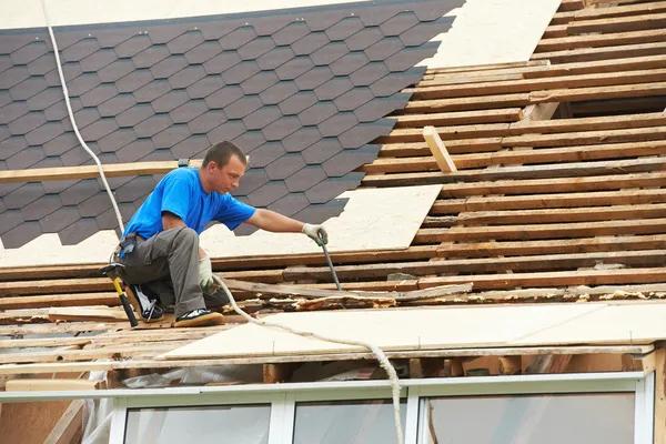 How Duluth Roofing Contractors Can Save You Money on Repairs
