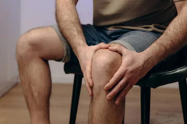 When to See a Doctor for Knee Issues