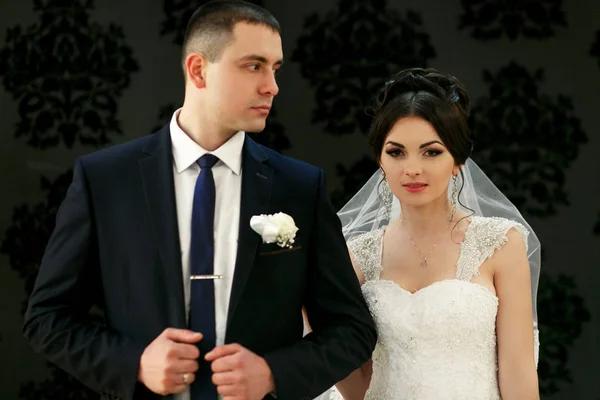 Learn the Benefits of DJ Service for Wedding Transitions